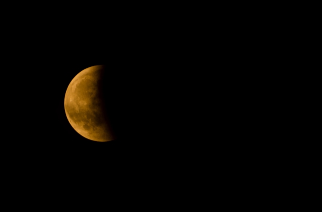 Langit Indonesia Memerah Petang Ini! Gerhana Bulan Total Capai Puncak Malam Nanti